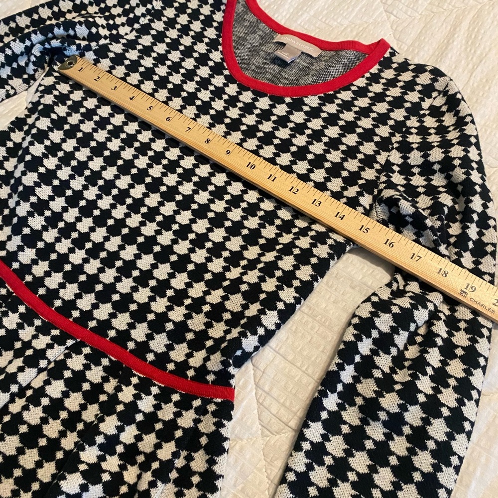Banana Republic Women's Houndstooth Peplum Cotton Sweater Red Trim
Size S - Picture 5 of 11